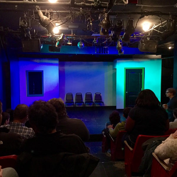รูปภาพถ่ายที่ Magnet Theater โดย Berk K. เมื่อ 11/13/2014