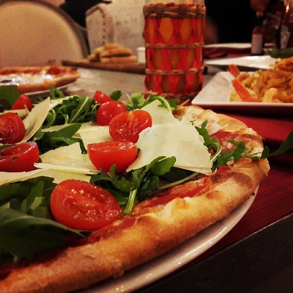 Photo prise au Pizza Pino Restaurant par Mayed A. le7/7/2013