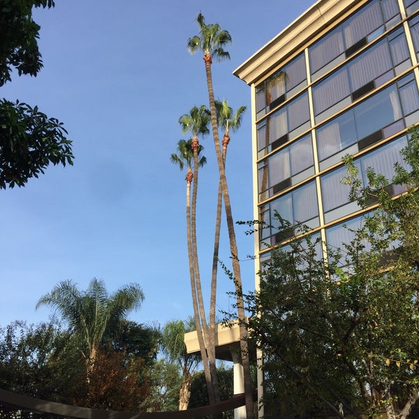 12/14/2016 tarihinde Deborah C.ziyaretçi tarafından Red Lion Hotel Anaheim Resort'de çekilen fotoğraf