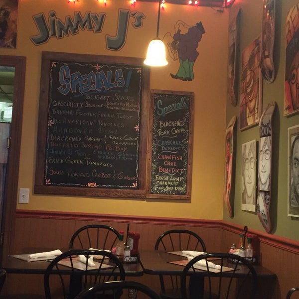 Foto tomada en Jimmy J&#39;s Cafe  por Deborah C. el 7/21/2016