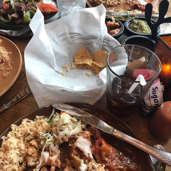 4/3/2017 tarihinde Rob F.ziyaretçi tarafından Mi Casa Mexican Restaurant &amp; Cantina'de çekilen fotoğraf