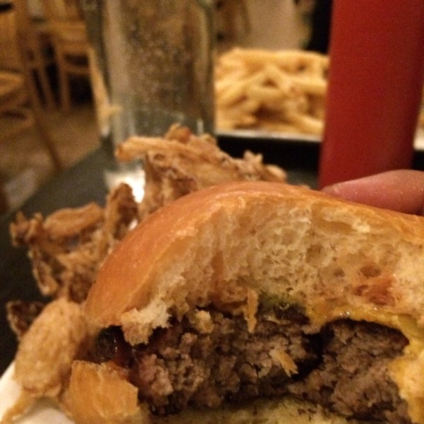 3/17/2014にMo7ammad A.がThe Burger Bistroで撮った写真