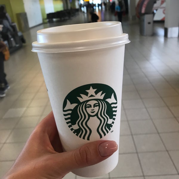 Photo taken at Starbucks by Darina G. on 10/18/2018