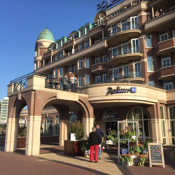 Foto tirada no(a) Radisson Blu Palace Hotel por Toine K. em 4/21/2018