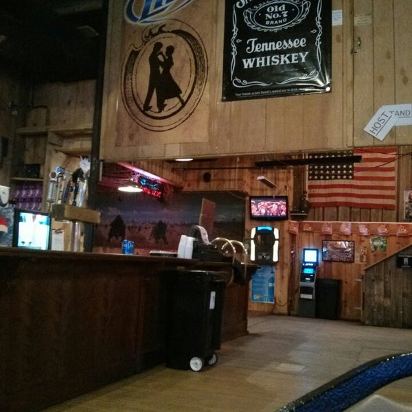 Das Foto wurde bei Buffalo Bodega Gaming Complex, Bar &amp; Steakhouse von Alexey M. am 3/14/2014 aufgenommen