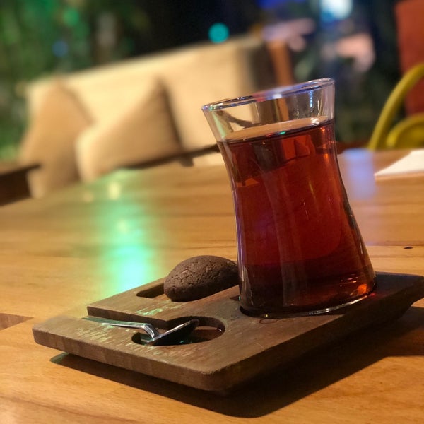 Foto diambil di Mr. Hookah oleh Ayşe .. pada 6/20/2019