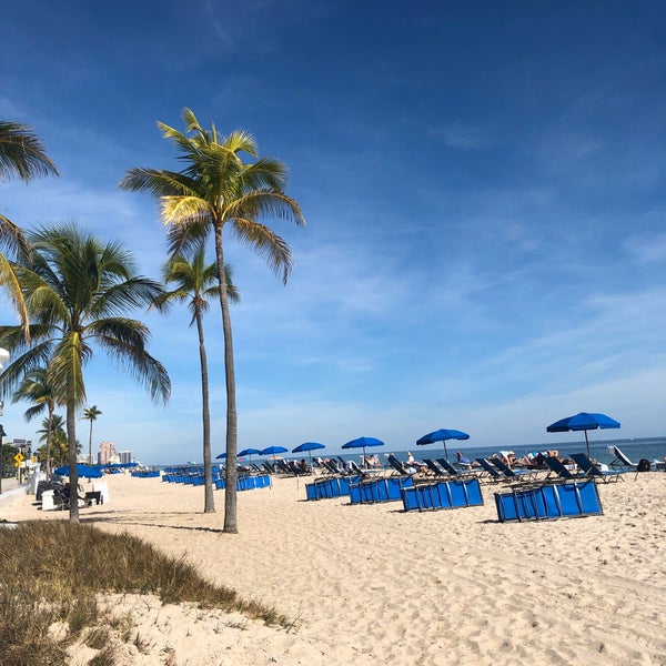 Foto diambil di Hilton Fort Lauderdale Beach Resort oleh Leslie C. pada 11/27/2019