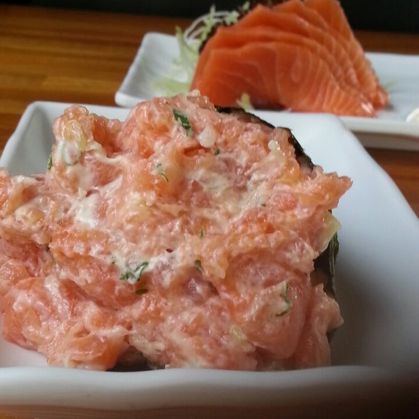 Photo taken at Hanami Sushi Store by Juliana G. on 2/26/2014