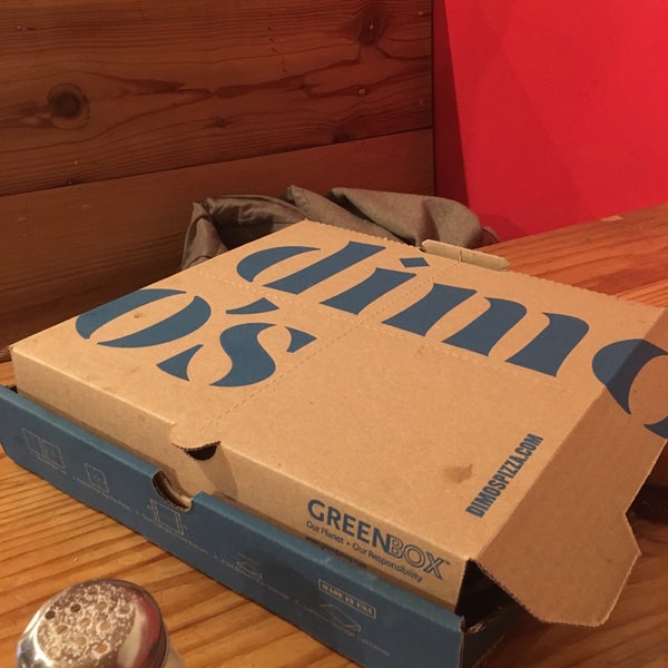 รูปภาพถ่ายที่ Dimo&#39;s Pizza โดย Corey M. เมื่อ 2/17/2018