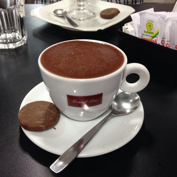 Foto diambil di Monardo Café Gourmet oleh Meiriellen S. pada 3/1/2014