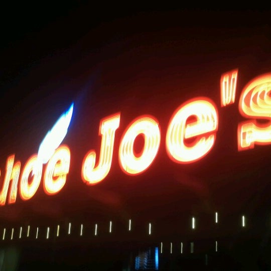 11/6/2012 tarihinde @Jhoggieziyaretçi tarafından Tahoe Joe&#39;s'de çekilen fotoğraf