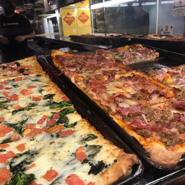 11/19/2018 tarihinde Sergio E.ziyaretçi tarafından Pizza Rustica'de çekilen fotoğraf