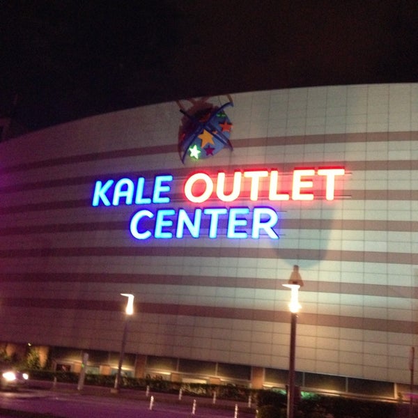 รูปภาพถ่ายที่ Kale Outlet Center โดย 🎭Kenan P. เมื่อ 3/23/2013