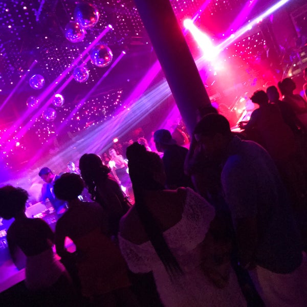 Foto scattata a STORY Nightclub da Taha S. il 7/9/2017