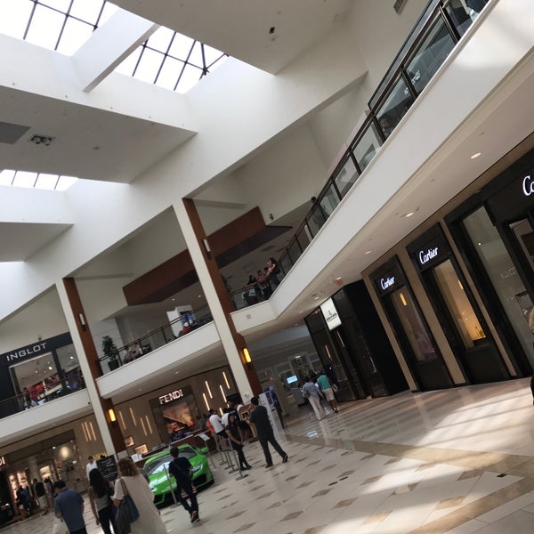 7/13/2017 tarihinde Taha S.ziyaretçi tarafından Aventura Mall'de çekilen fotoğraf