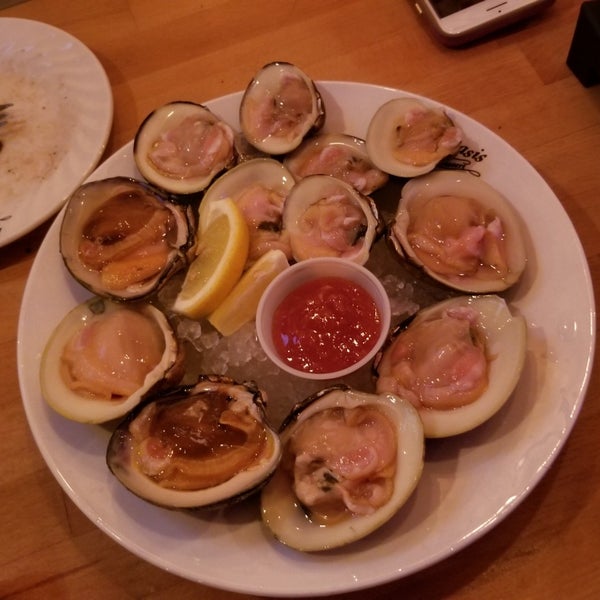Photo taken at Parc Oasis Oyster Bar by Roland on 8/5/2018