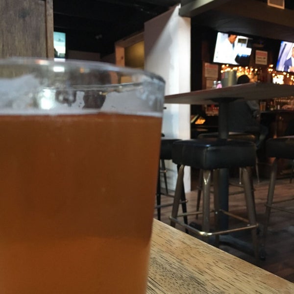 Putter's Bar & Grill Dive Bar in Portland