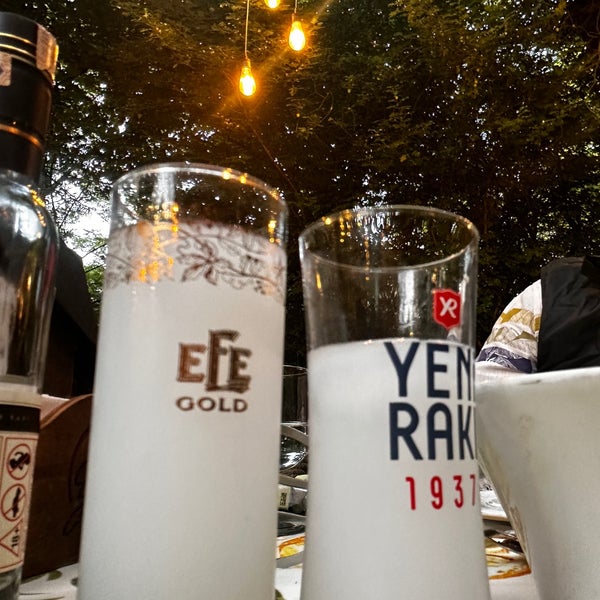 Foto diambil di Yalı Restaurant oleh Deli B. pada 6/1/2023