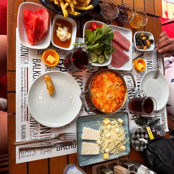 Снимок сделан в Balkon Cafe &amp; Kahvaltı пользователем Deli B. 8/16/2023