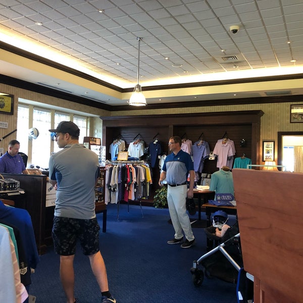 Foto diambil di Washington Duke Inn &amp; Golf Club oleh Heather F. pada 6/22/2019