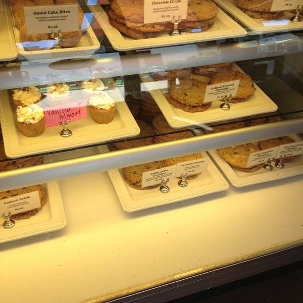 รูปภาพถ่ายที่ Teacake Bake Shop โดย Heather F. เมื่อ 8/16/2013