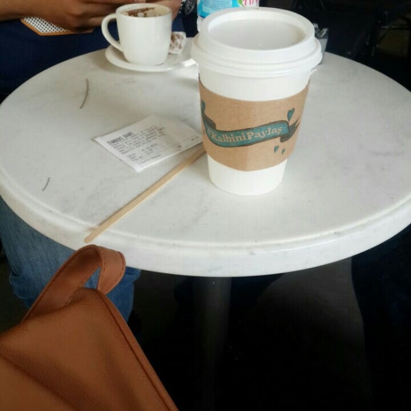 Starbucks Bornova�da Kahve Dükkanı