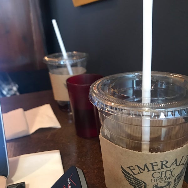 2/28/2019 tarihinde Michael R.ziyaretçi tarafından Emerald City Coffee'de çekilen fotoğraf