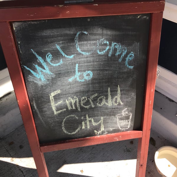 9/13/2018 tarihinde Michael R.ziyaretçi tarafından Emerald City Coffee'de çekilen fotoğraf