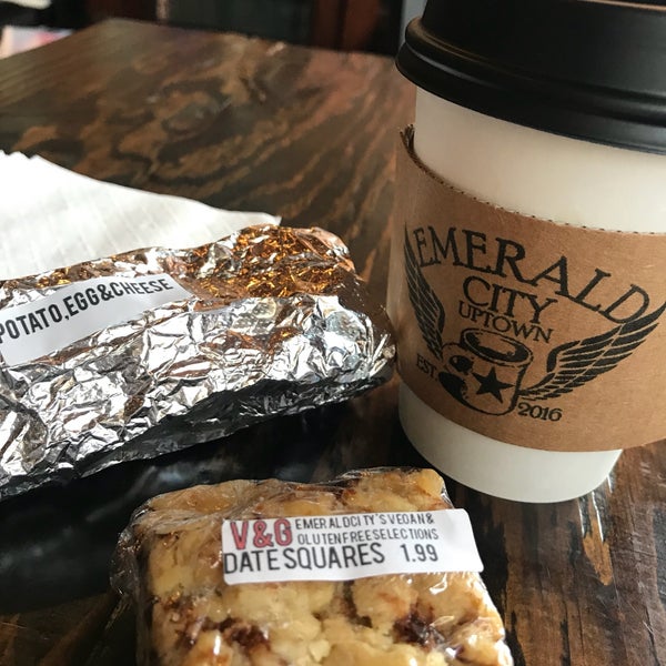 4/12/2018 tarihinde Michael R.ziyaretçi tarafından Emerald City Coffee'de çekilen fotoğraf