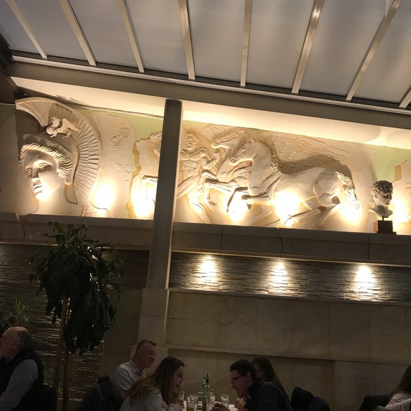 2/10/2019 tarihinde Michael R.ziyaretçi tarafından Athena Greek Restaurant'de çekilen fotoğraf