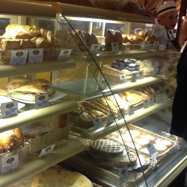 รูปภาพถ่ายที่ Французская пекарня &quot;Bon Ami&quot; โดย Евгения С. เมื่อ 9/17/2013
