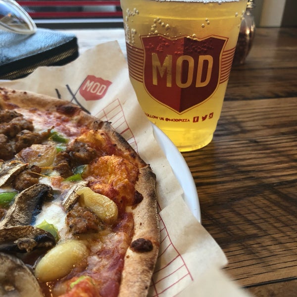 5/26/2018にZenaida L.がMod Pizzaで撮った写真