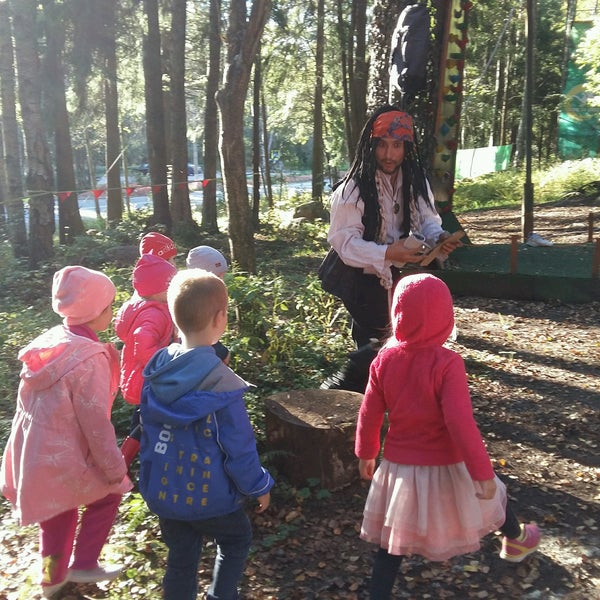 Das Foto wurde bei Веревочный парк «Tree To Tree» von Alyona Z. am 9/13/2016 aufgenommen