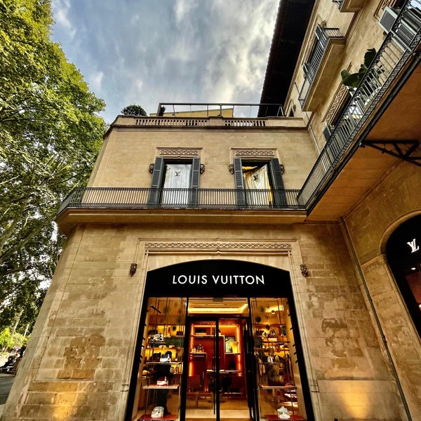 Louis Vuitton (Now Closed) - Distrito Centro - P. del Borne, 19