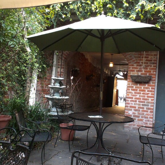 3/24/2014 tarihinde Gergana D.ziyaretçi tarafından Royal Blend Coffee &amp; Tea House'de çekilen fotoğraf
