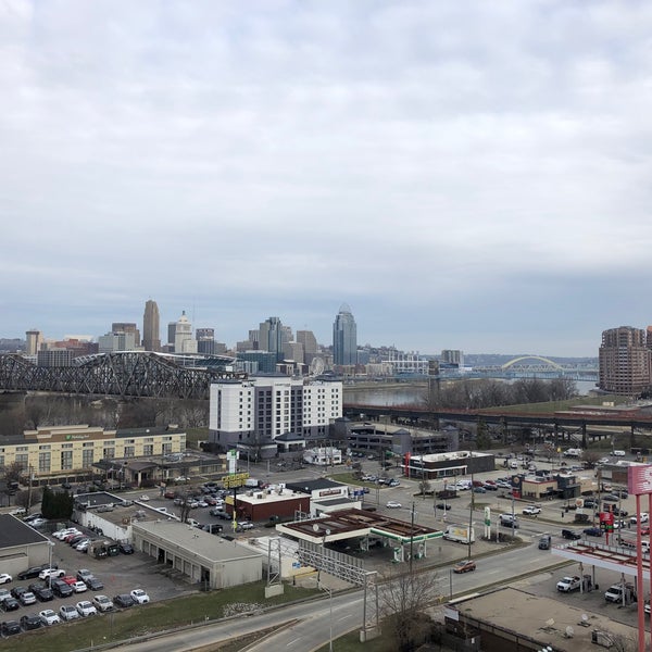 Foto scattata a Radisson Hotel Cincinnati Riverfront da Bayan il 1/23/2020