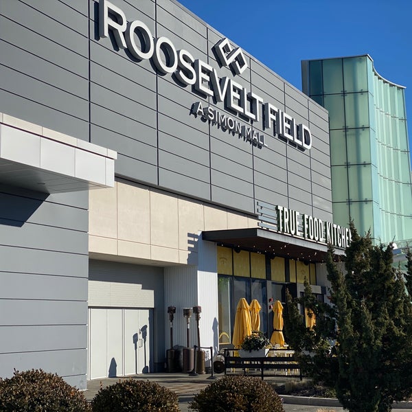 Roosevelt Field - Shopping Mall in Garden City