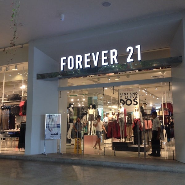 Photo taken at Forever 21 by lUiSiTo on 8/29/2014