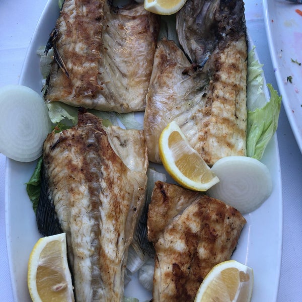 Das Foto wurde bei Dolphin Balık Restaurant von Pınar&#39;ın Seyir Defteri am 6/30/2019 aufgenommen