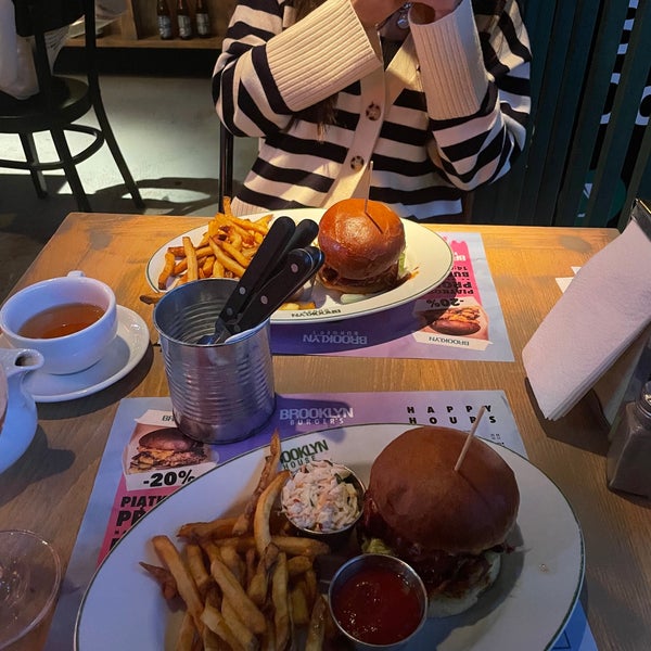 1/13/2023 tarihinde Мария Д.ziyaretçi tarafından Brooklyn Burgers&amp;Steaks'de çekilen fotoğraf