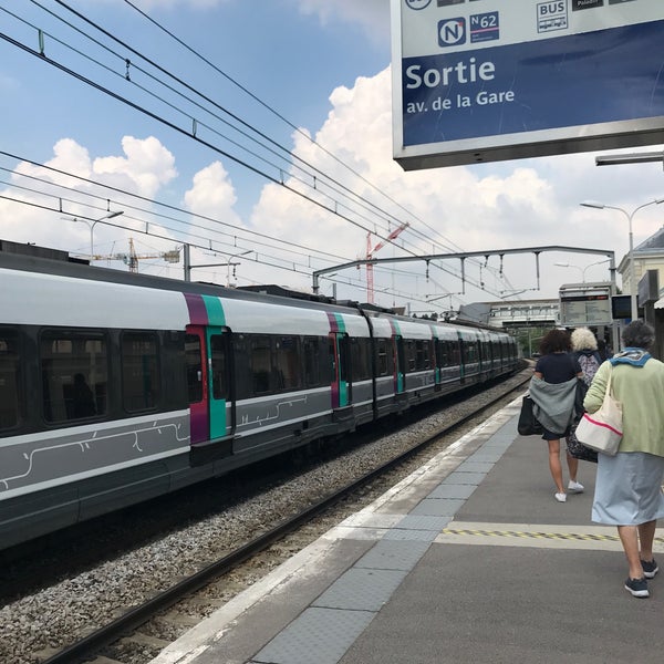 Photos at RER Robinson [B] - Avenue de la Gare
