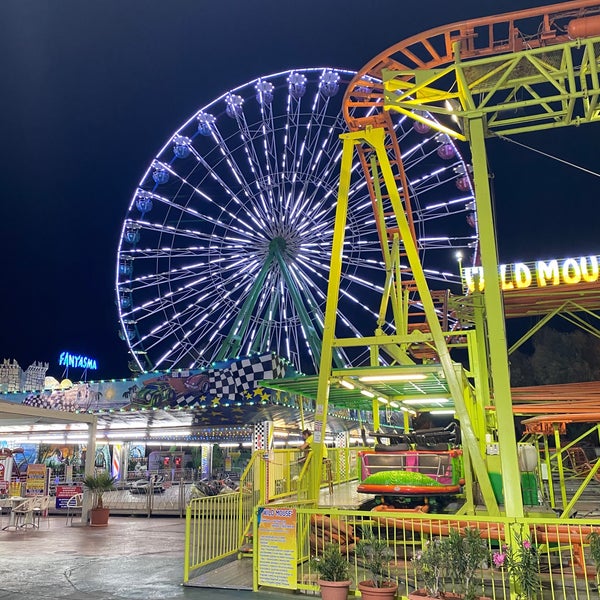 Das Foto wurde bei Parko Paliatso Luna Park von Mikhail P. am 10/20/2020 aufgenommen