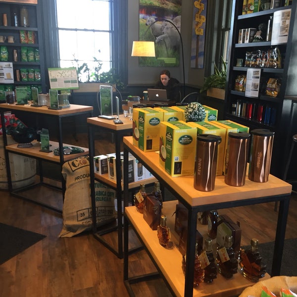 Foto scattata a Green Mountain Coffee Roasters Cafe &amp; Visitor Center da Robert B. il 3/27/2019