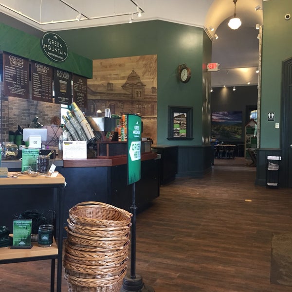 Foto scattata a Green Mountain Coffee Roasters Cafe &amp; Visitor Center da Robert B. il 5/20/2019