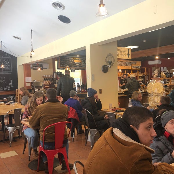 Foto diambil di Red Hen Bakery And Café oleh Robert B. pada 12/21/2019
