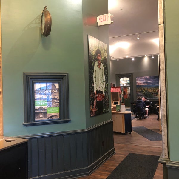 Снимок сделан в Green Mountain Coffee Roasters Cafe &amp; Visitor Center пользователем Robert B. 11/22/2019