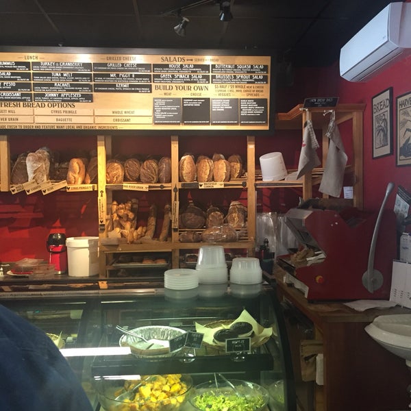 Foto tirada no(a) Red Hen Bakery And Café por Robert B. em 11/19/2018