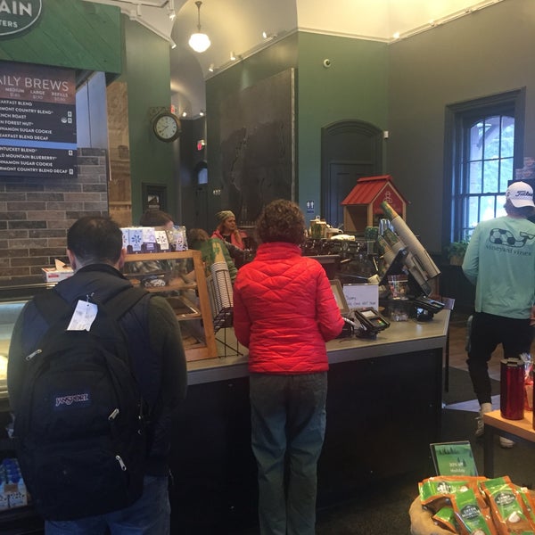 Foto scattata a Green Mountain Coffee Roasters Cafe &amp; Visitor Center da Robert B. il 2/8/2019