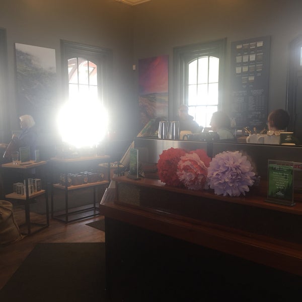 2/22/2019 tarihinde Robert B.ziyaretçi tarafından Green Mountain Coffee Roasters Cafe &amp; Visitor Center'de çekilen fotoğraf