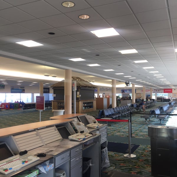 รูปภาพถ่ายที่ Melbourne Orlando International Airport (MLB) โดย Robert B. เมื่อ 8/10/2019
